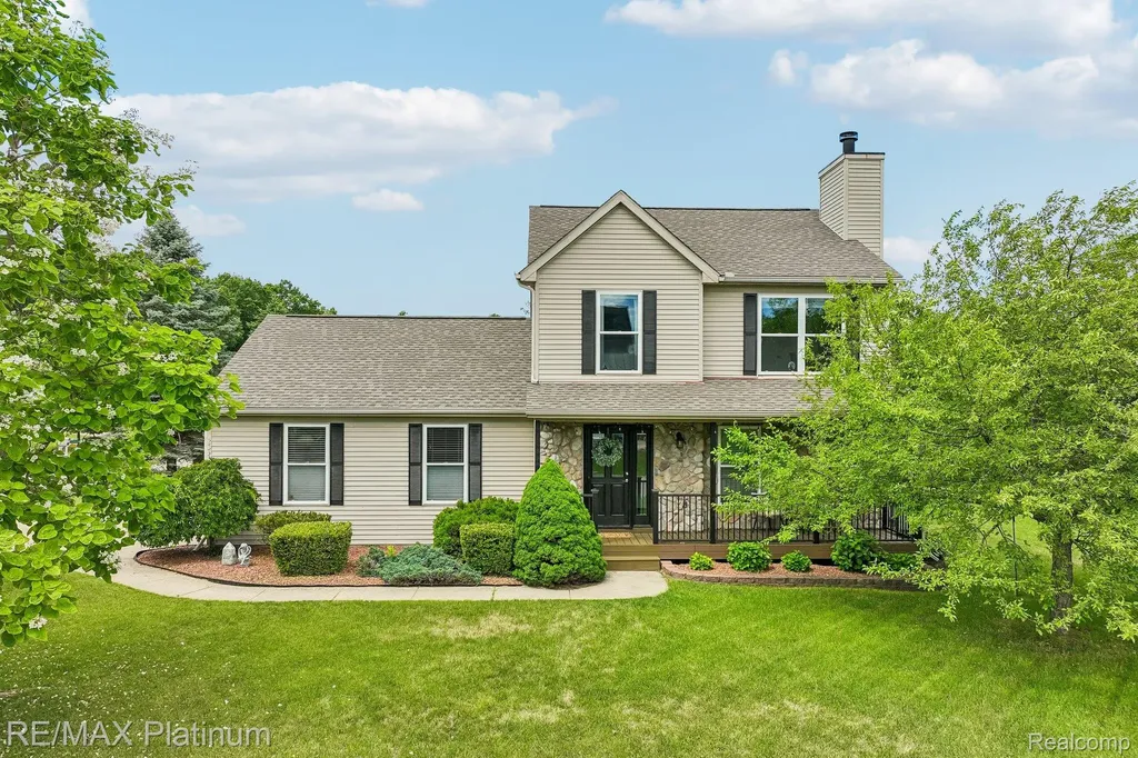 2353 Chestnut Bend Oceola Township MI 48855