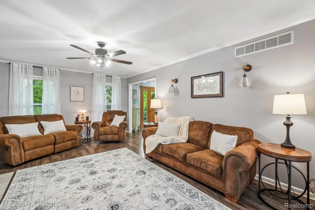 2353 Chestnut Bend Oceola Township MI 48855