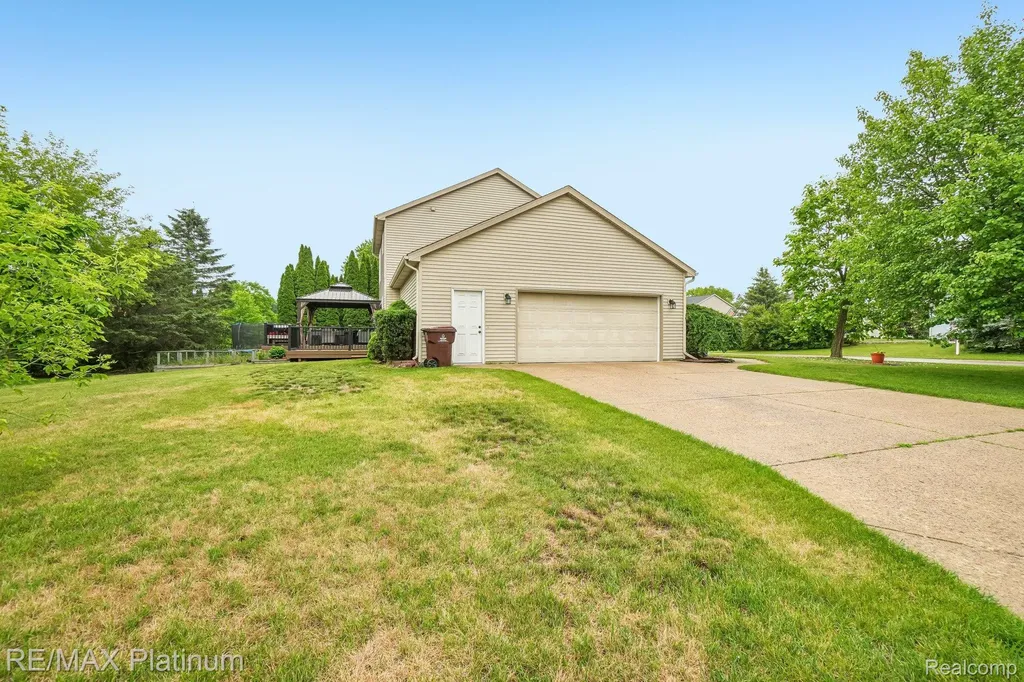 2353 Chestnut Bend Oceola Township MI 48855