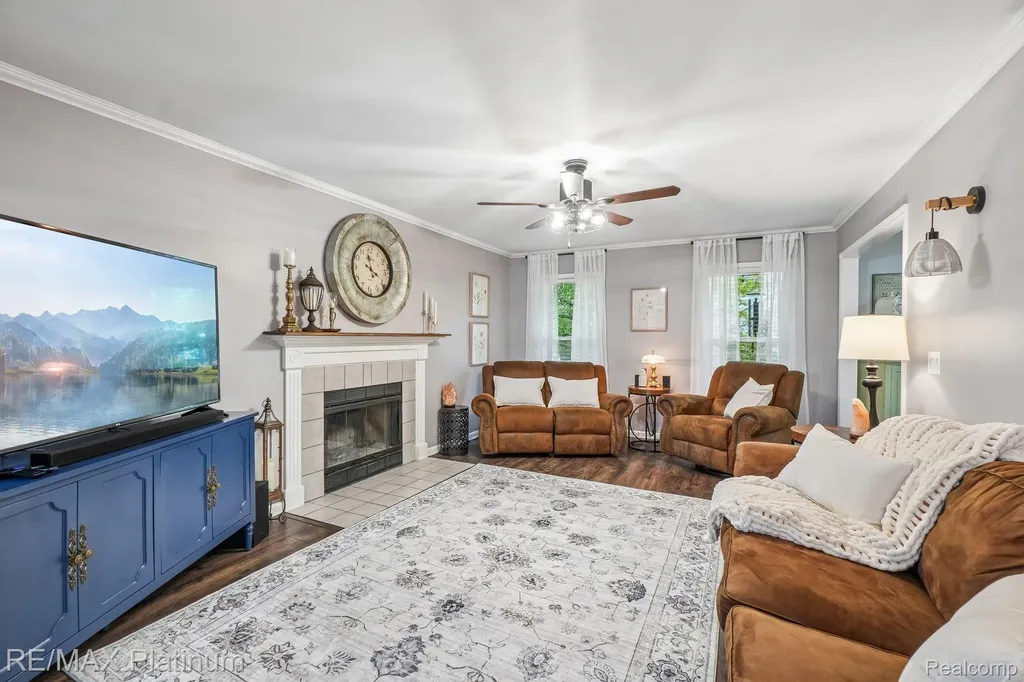 2353 Chestnut Bend Oceola Township MI 48855