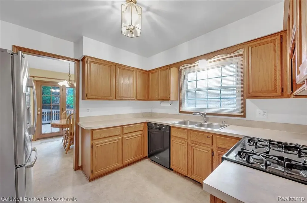 5015 Fox Hill Drive Sterling Heights City MI 48310