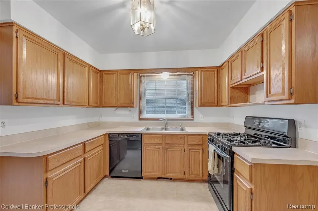 5015 Fox Hill Drive Sterling Heights City MI 48310