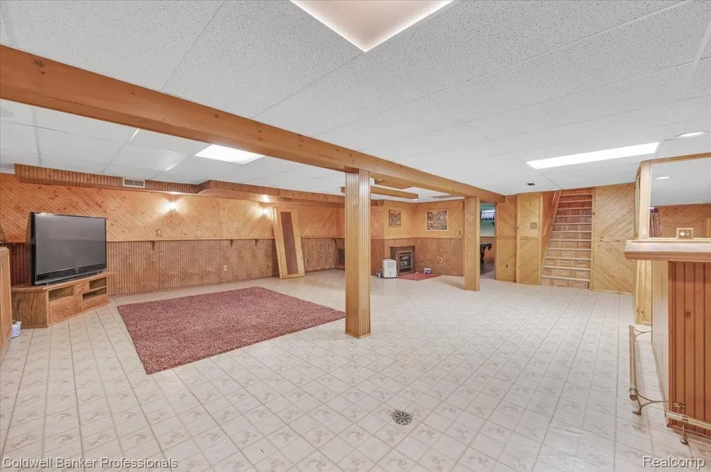 5015 Fox Hill Drive Sterling Heights City MI 48310