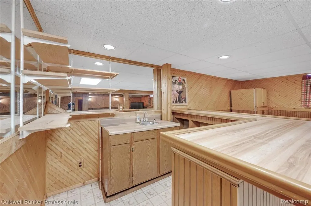 5015 Fox Hill Drive Sterling Heights City MI 48310