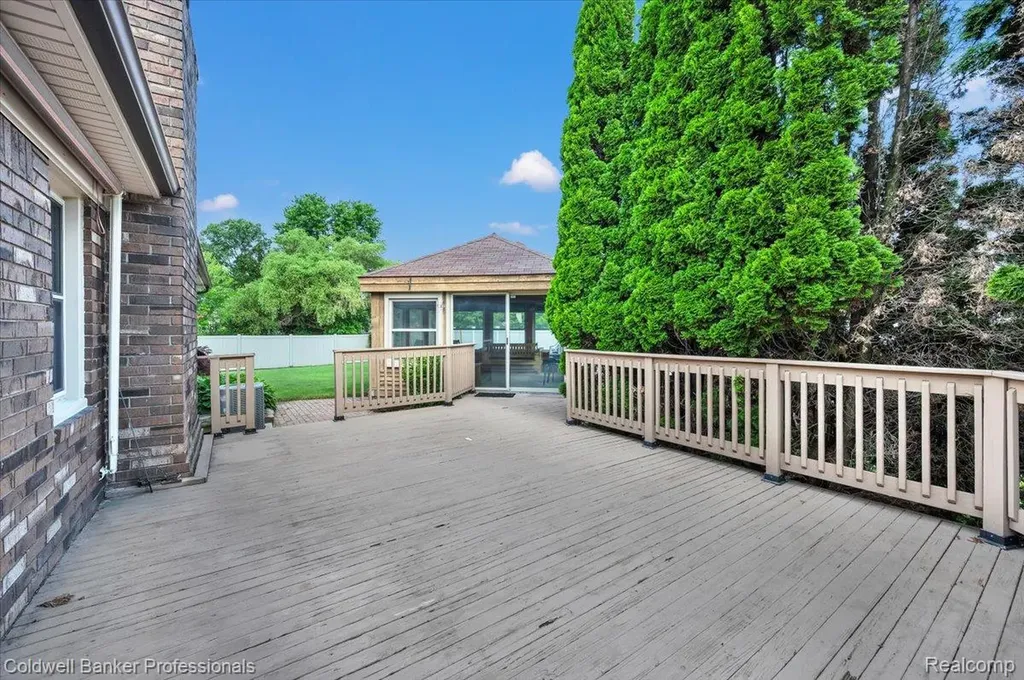 5015 Fox Hill Drive Sterling Heights City MI 48310