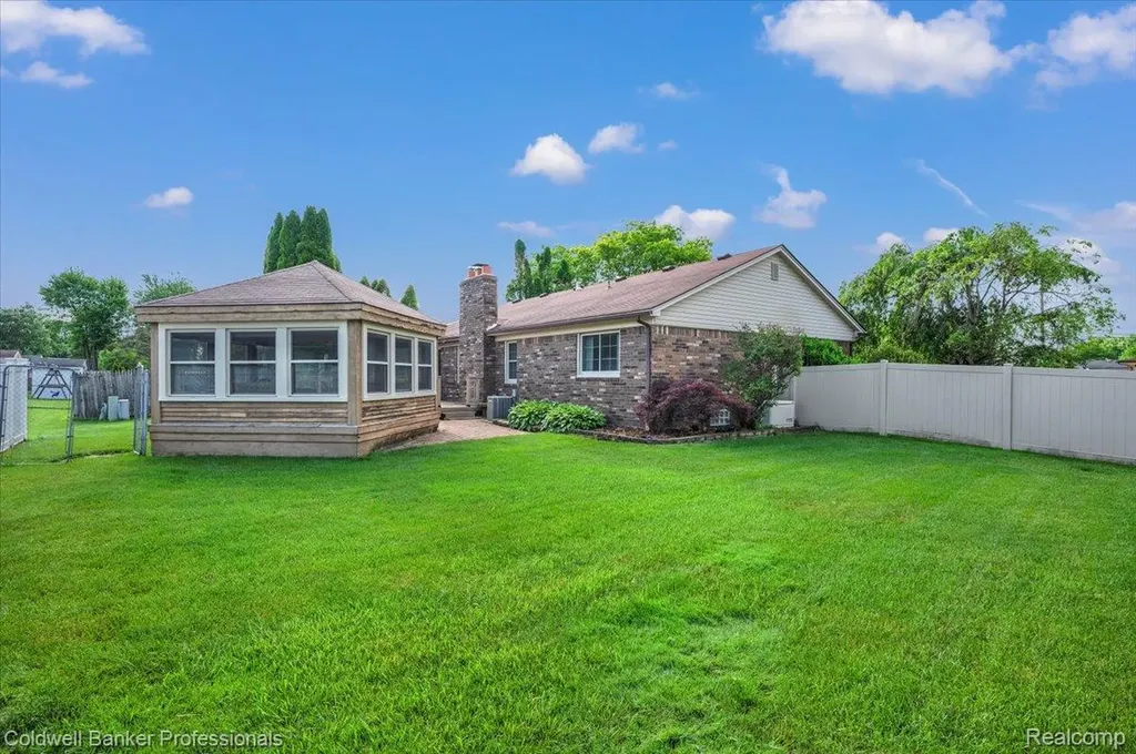 5015 Fox Hill Drive Sterling Heights City MI 48310
