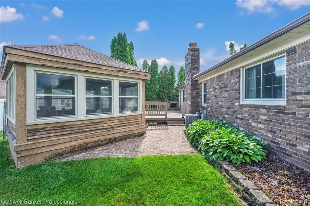 5015 Fox Hill Drive Sterling Heights City MI 48310