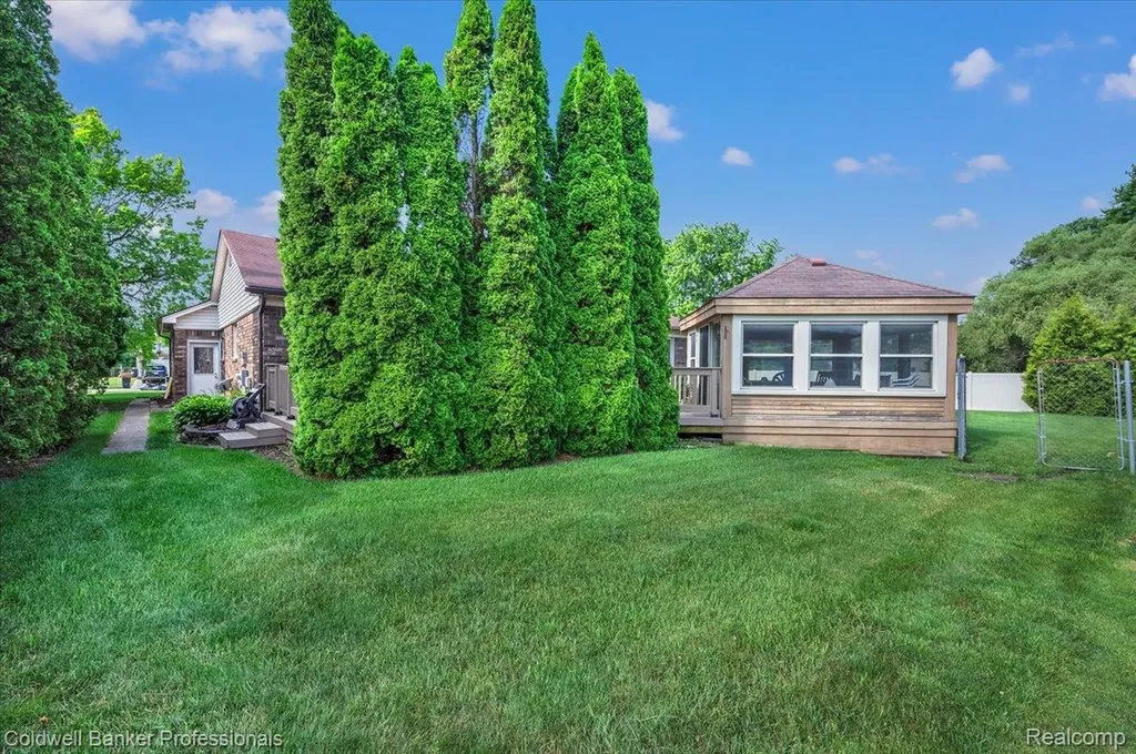 5015 Fox Hill Drive Sterling Heights City MI 48310