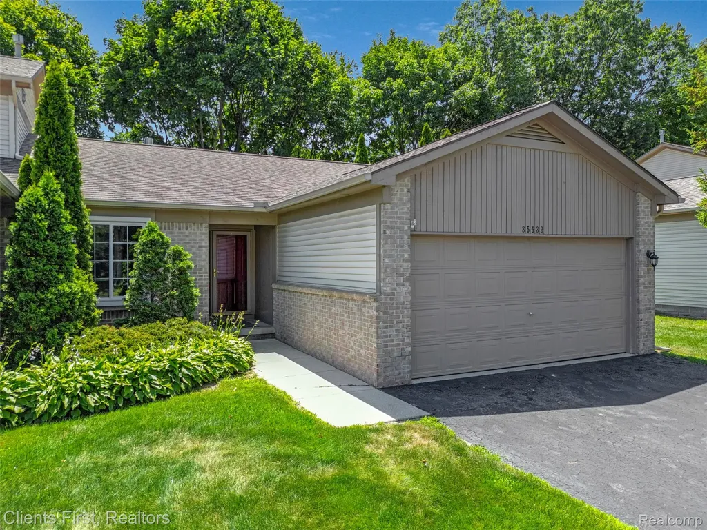 35533 Dove Trail Westland City MI 48185
