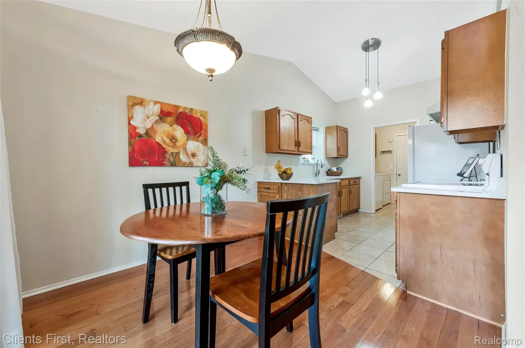 35533 Dove Trail Westland City MI 48185