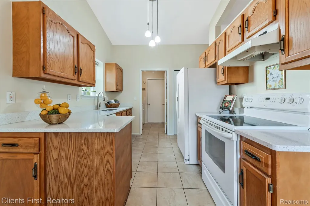 35533 Dove Trail Westland City MI 48185