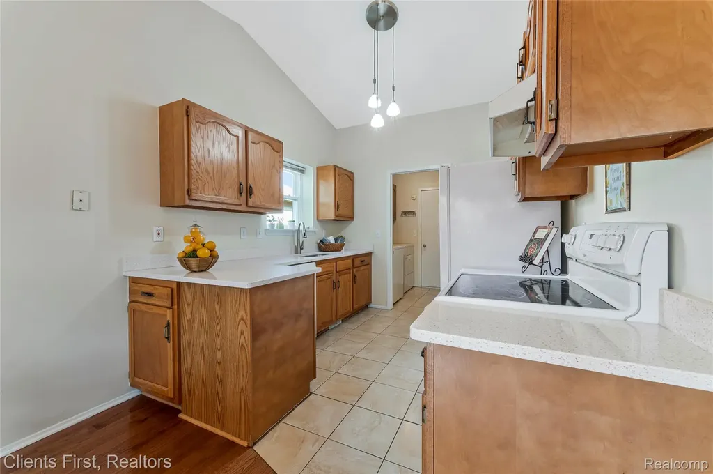 35533 Dove Trail Westland City MI 48185