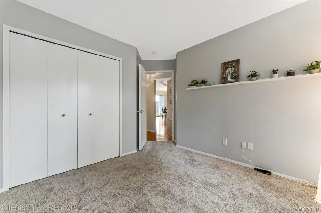 35533 Dove Trail Westland City MI 48185
