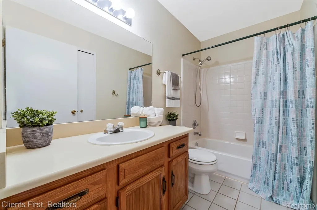 35533 Dove Trail Westland City MI 48185