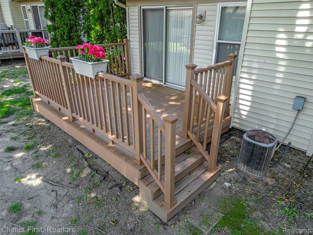 35533 Dove Trail Westland City MI 48185
