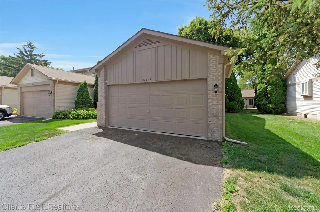 35533 Dove Trail Westland City MI 48185
