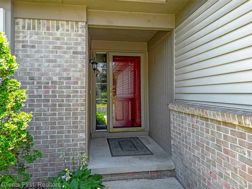 35533 Dove Trail Westland City MI 48185