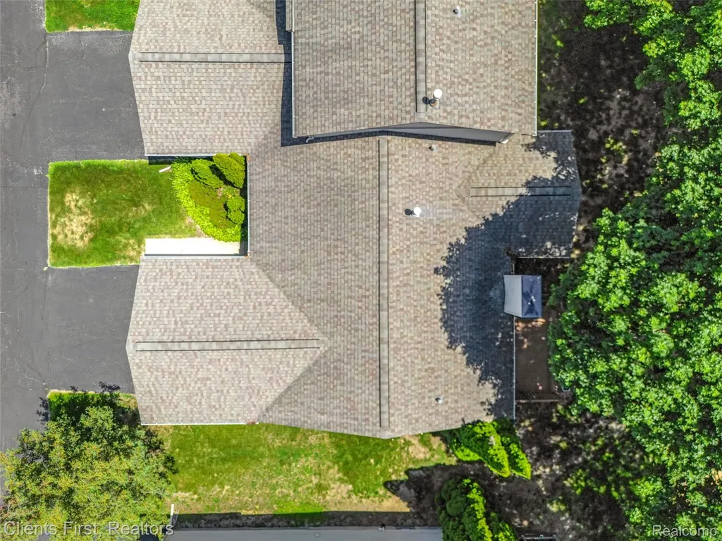 35533 Dove Trail Westland City MI 48185