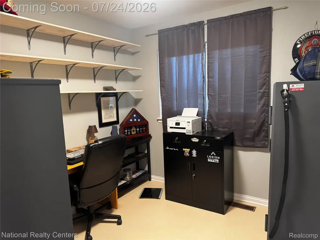 5966 Engleman Avenue Warren City MI 48091