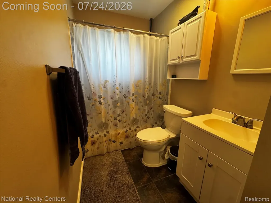 5966 Engleman Avenue Warren City MI 48091