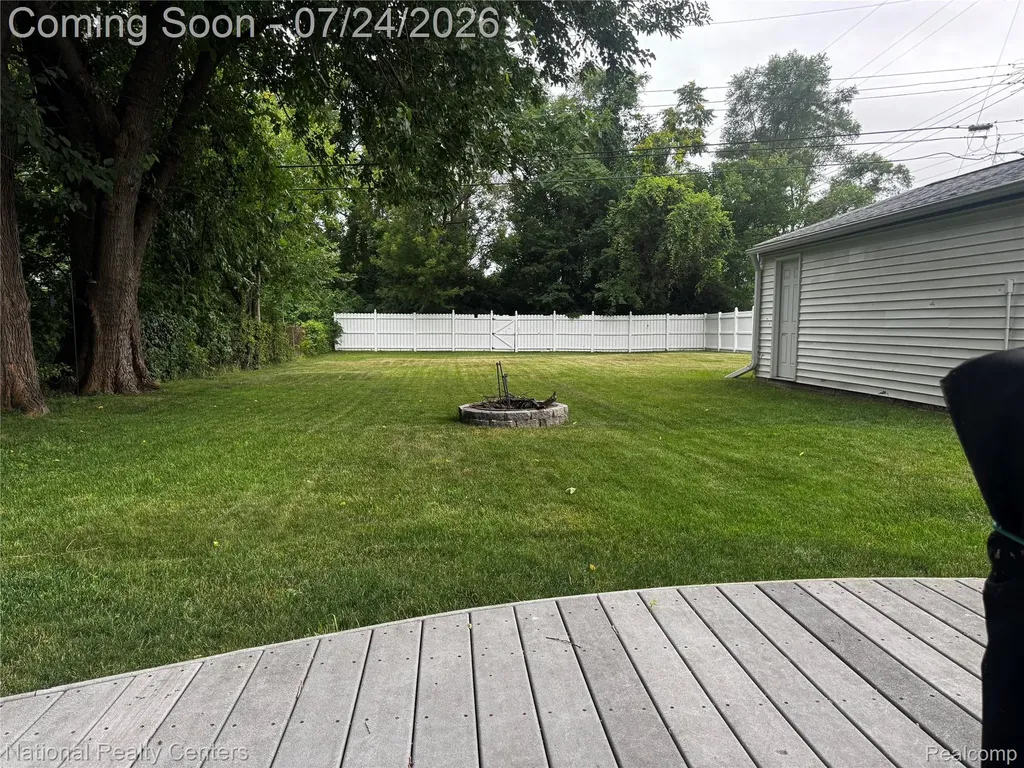 5966 Engleman Avenue Warren City MI 48091