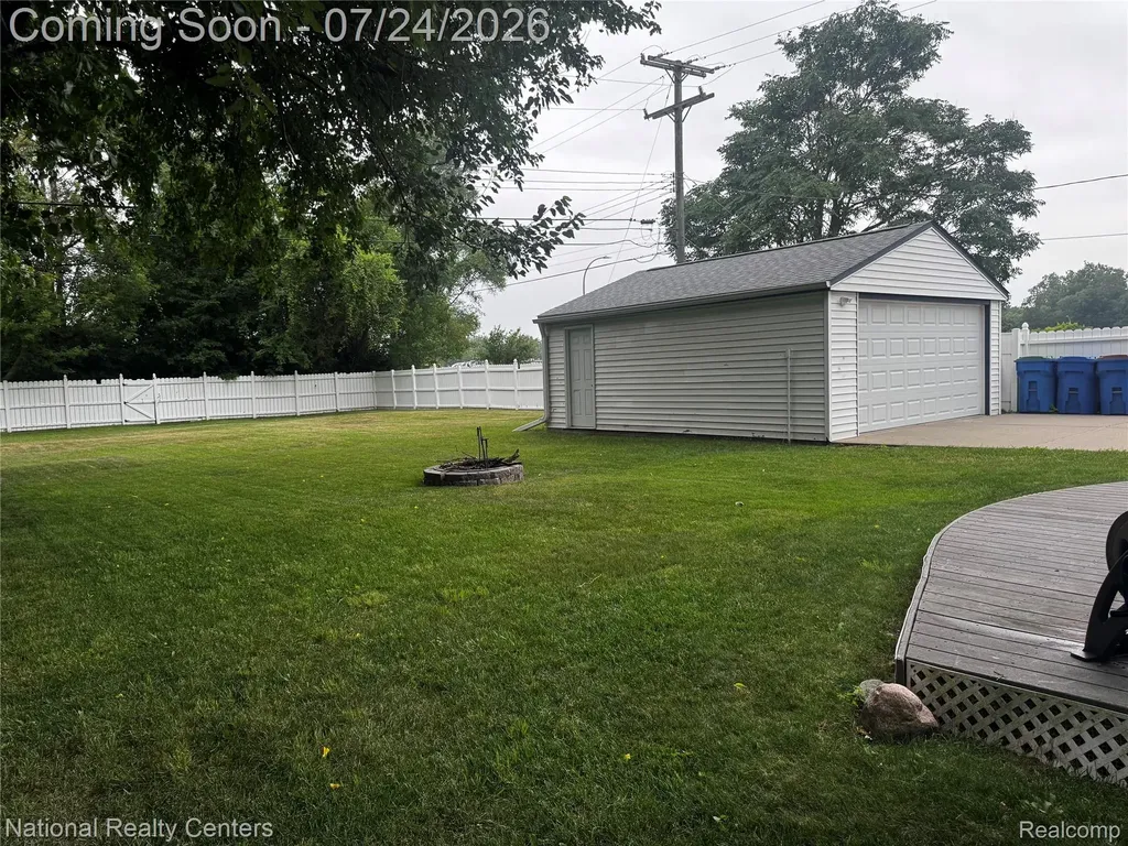 5966 Engleman Avenue Warren City MI 48091
