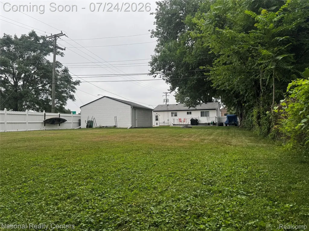 5966 Engleman Avenue Warren City MI 48091