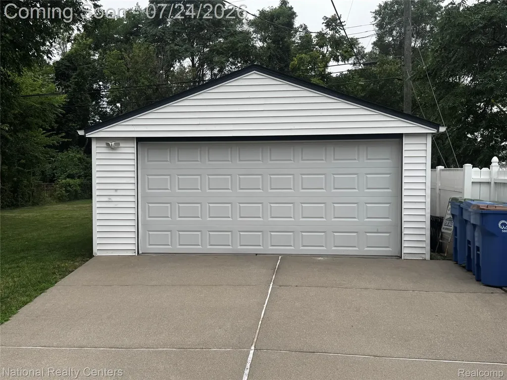 5966 Engleman Avenue Warren City MI 48091