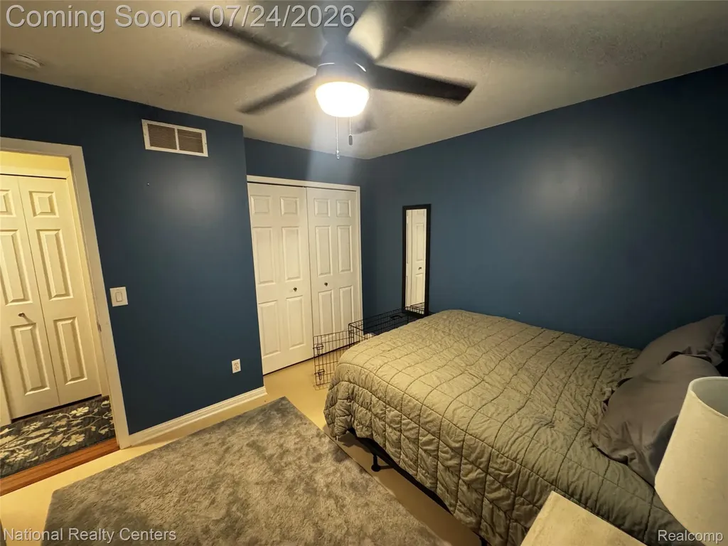 5966 Engleman Avenue Warren City MI 48091