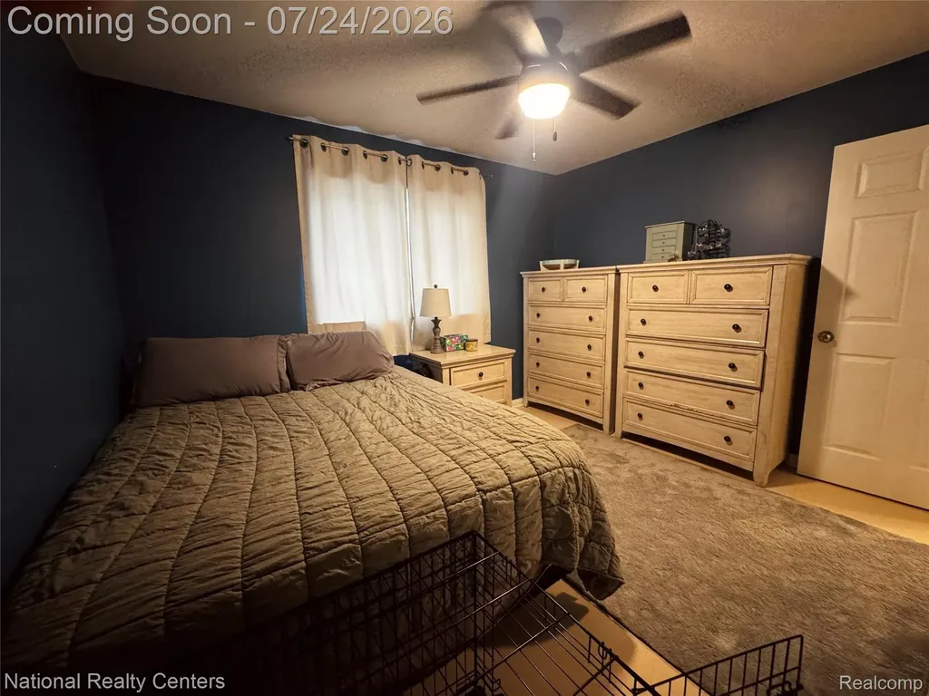 5966 Engleman Avenue Warren City MI 48091