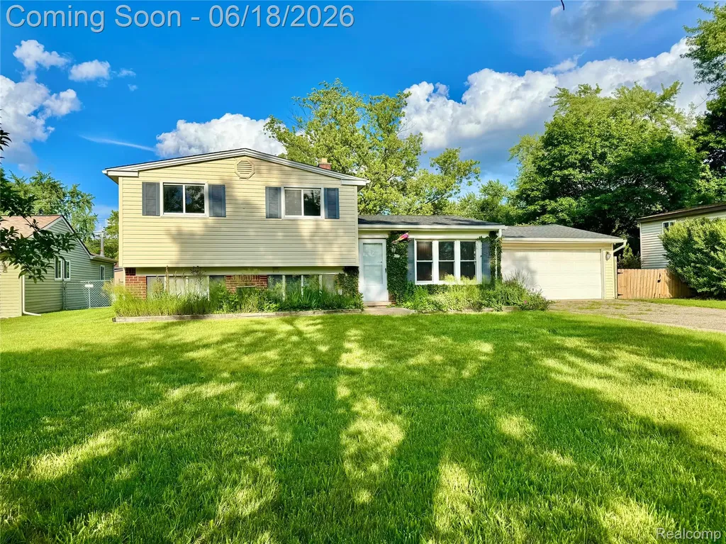 1114 Airport Road Waterford Charter Township MI 48327