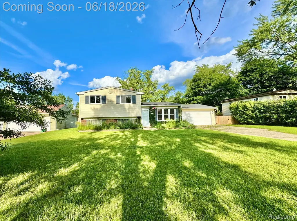 1114 Airport Road Waterford Charter Township MI 48327