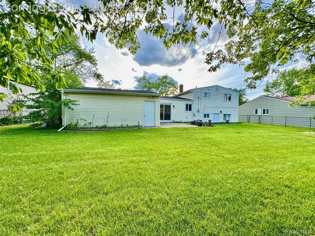 1114 Airport Road Waterford Charter Township MI 48327