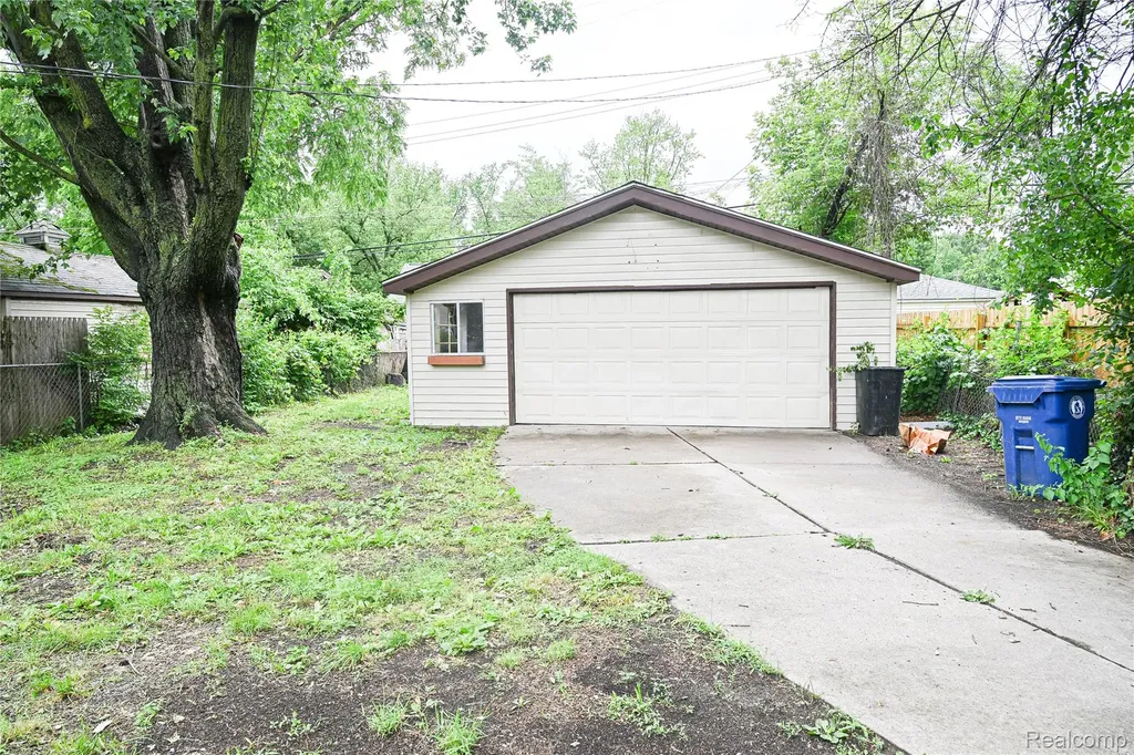 19357 Centralia Redford Charter Township MI 48240