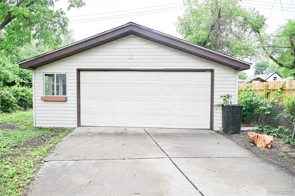 19357 Centralia Redford Charter Township MI 48240