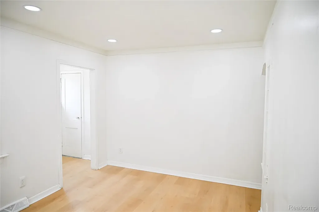 19357 Centralia Redford Charter Township MI 48240
