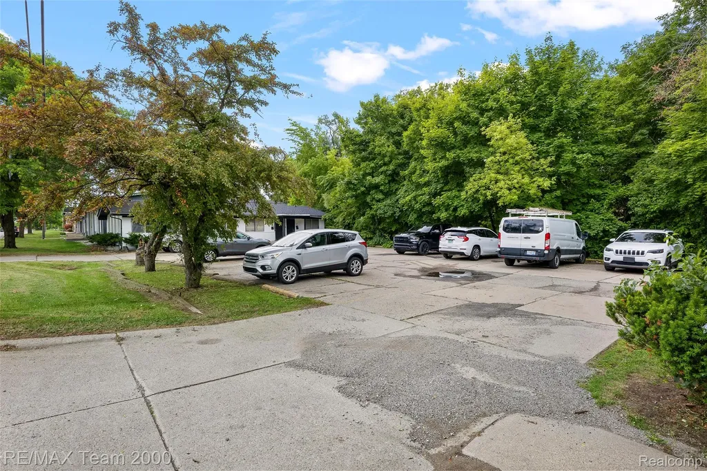 24821 5 Mile Road Redford Charter Township MI 48239