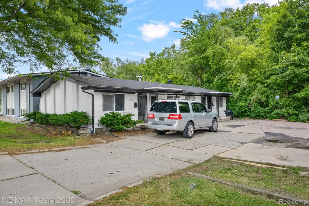 24821 5 Mile Road Redford Charter Township MI 48239