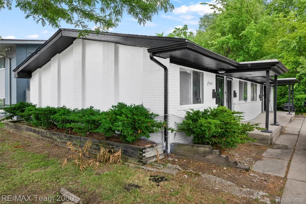 24821 5 Mile Road Redford Charter Township MI 48239