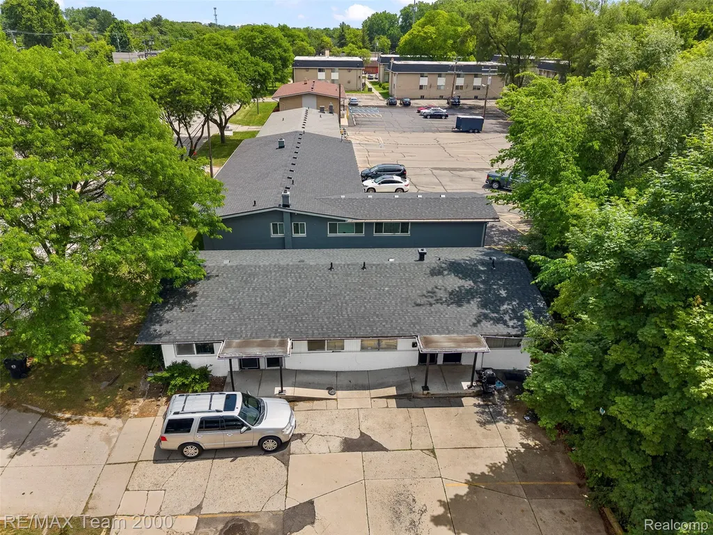 24821 5 Mile Road Redford Charter Township MI 48239