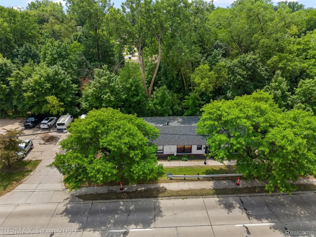 24821 5 Mile Road Redford Charter Township MI 48239