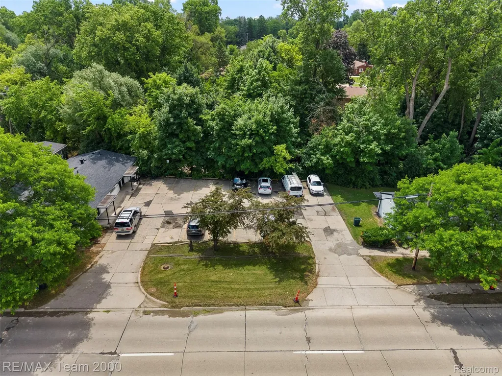 24821 5 Mile Road Redford Charter Township MI 48239
