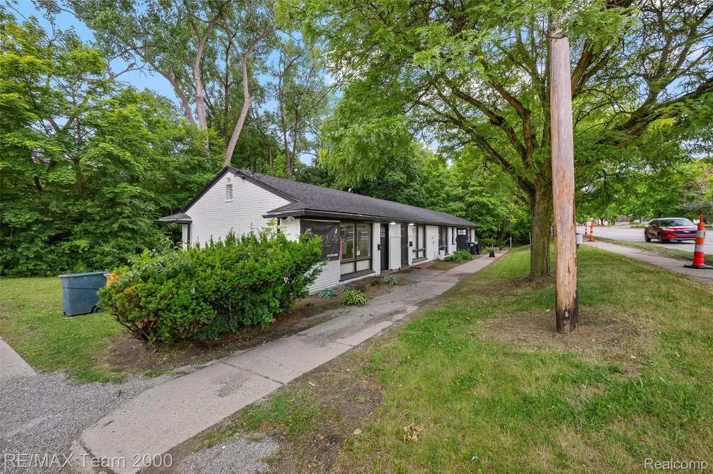 24821 5 Mile Road Redford Charter Township MI 48239