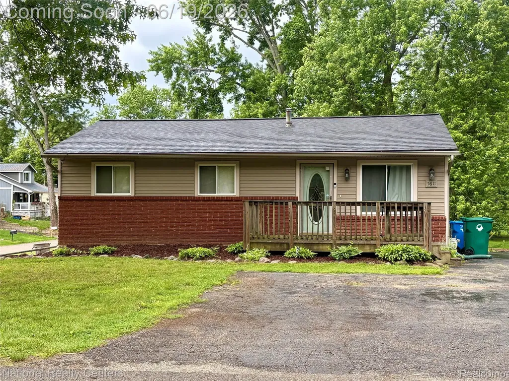 5611 Blackmoor Street Commerce Charter Township MI 48382