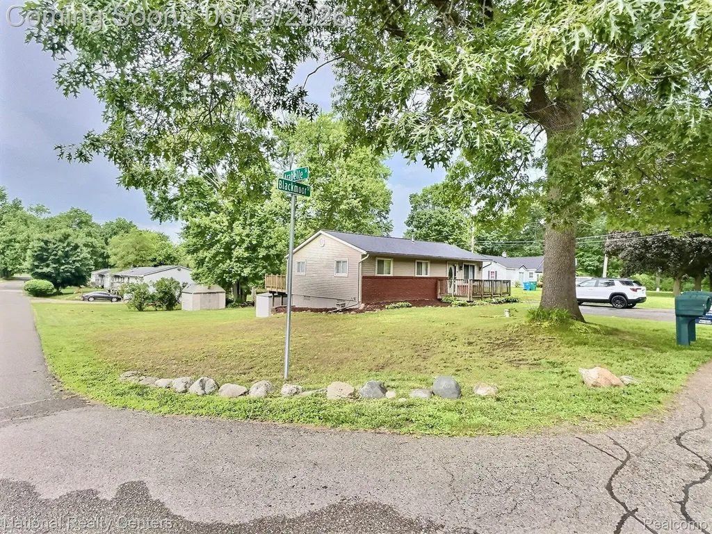 5611 Blackmoor Street Commerce Charter Township MI 48382