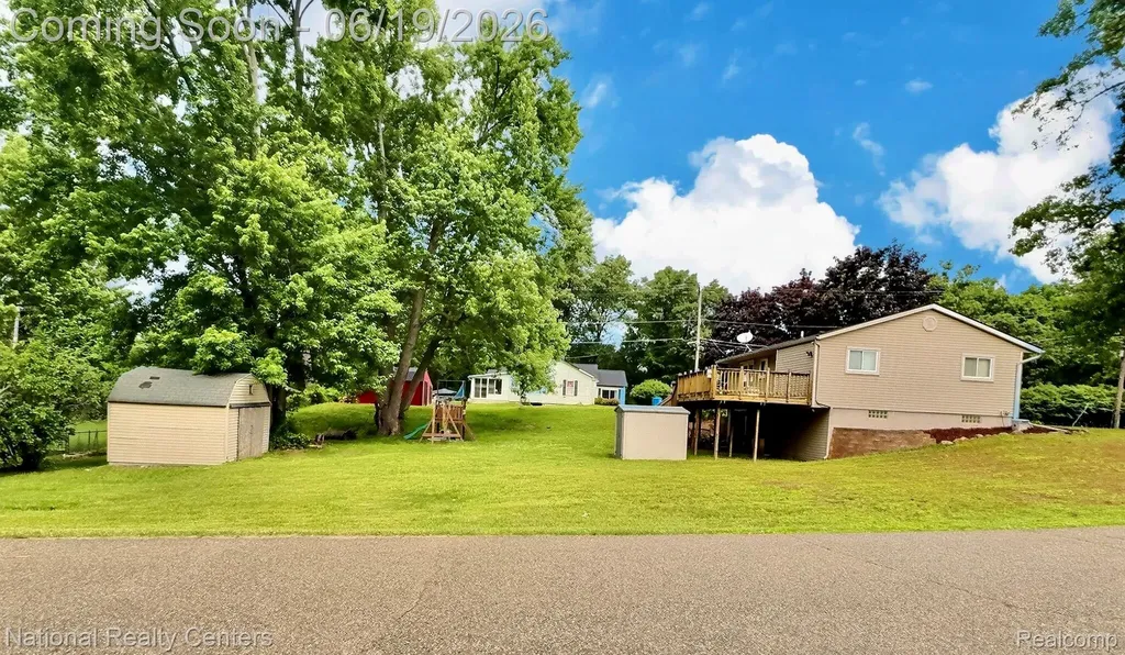 5611 Blackmoor Street Commerce Charter Township MI 48382