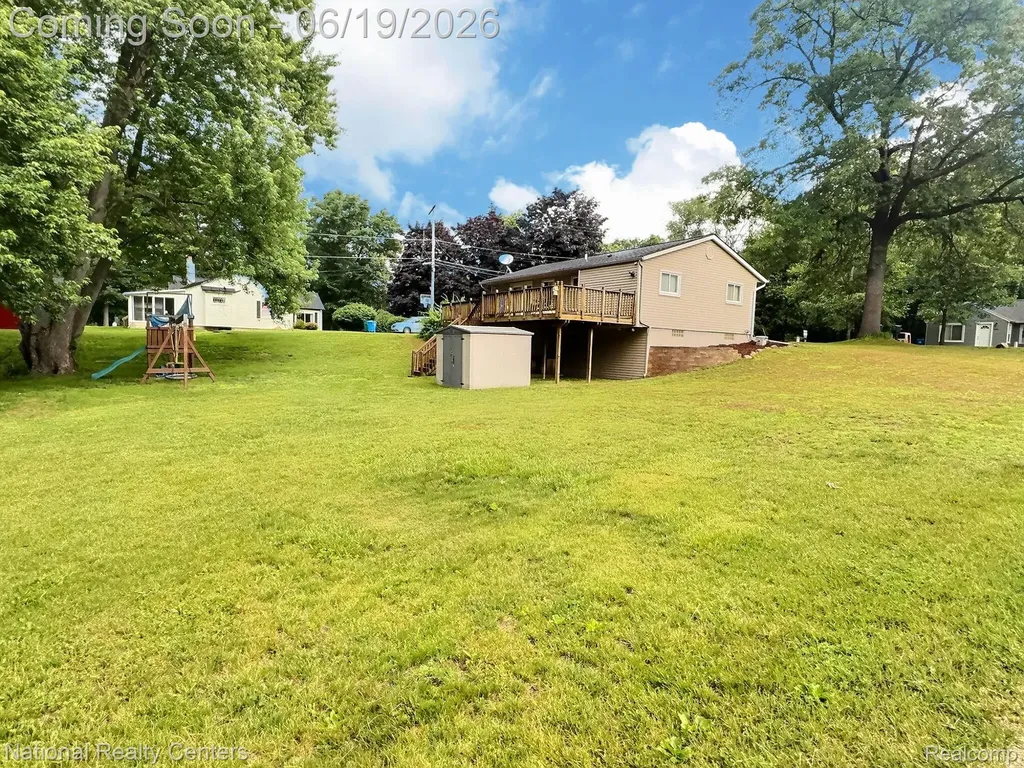 5611 Blackmoor Street Commerce Charter Township MI 48382
