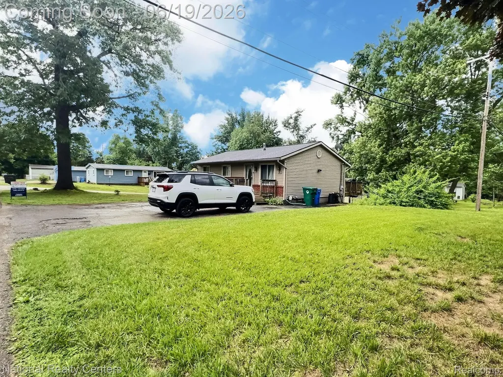 5611 Blackmoor Street Commerce Charter Township MI 48382