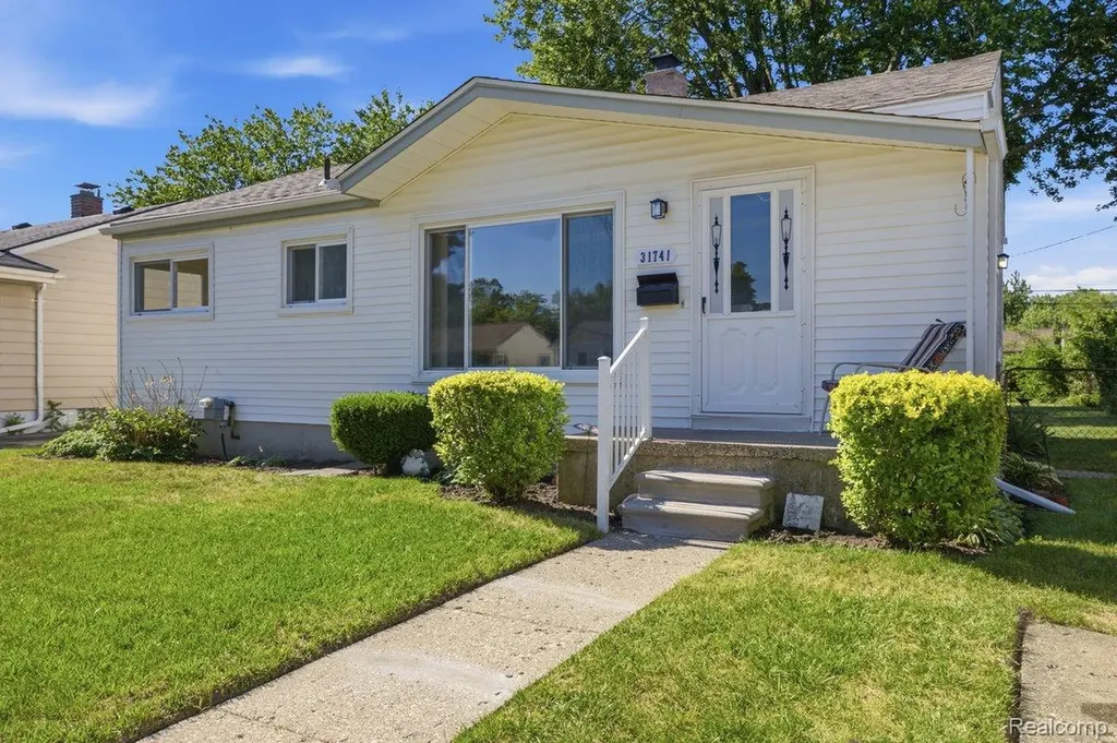 31741 Fairchild Street Westland City MI 48186
