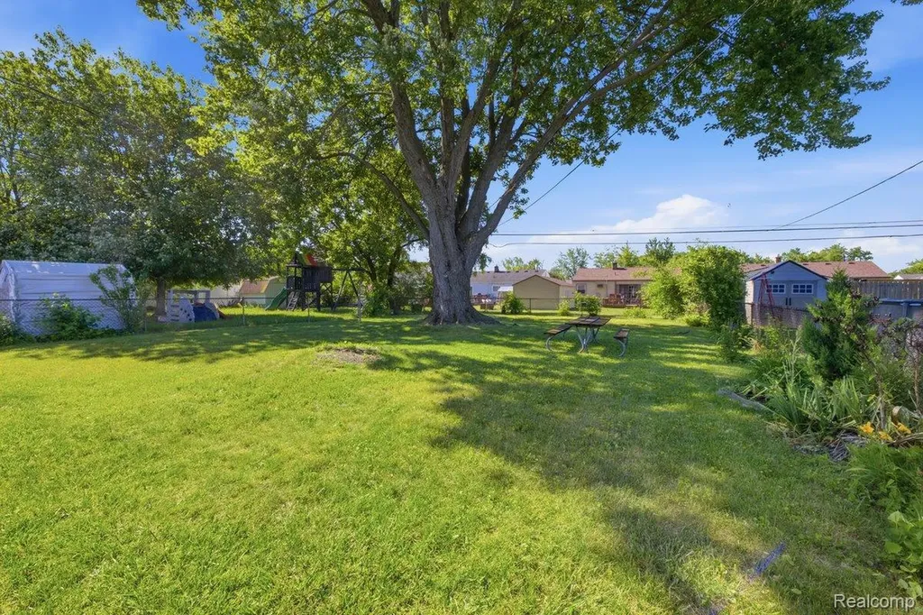 31741 Fairchild Street Westland City MI 48186